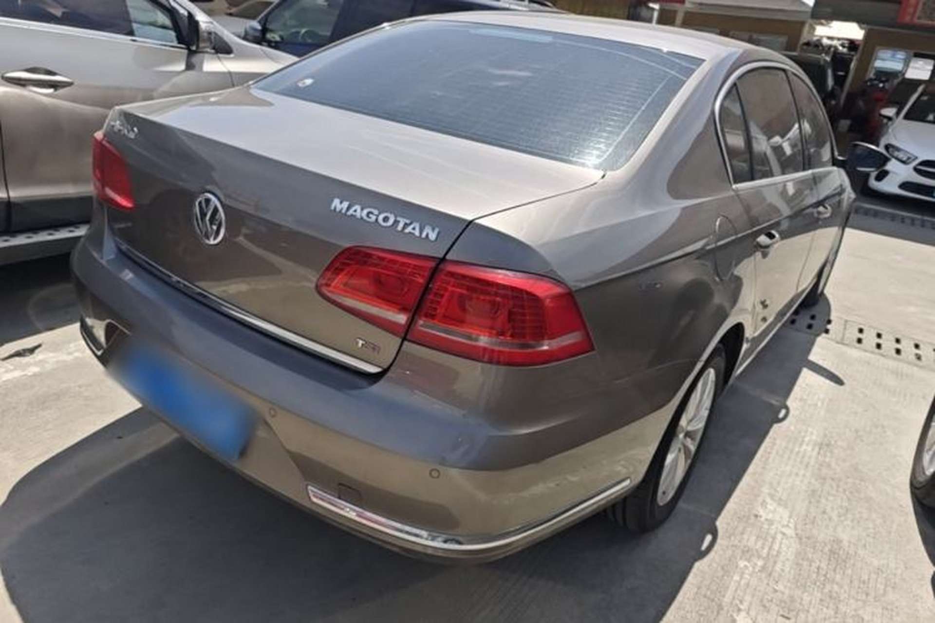 Used Volkswagen Magotan 2015 Facelift 1.8TSI Luxury Model Rear Right 45 Deg