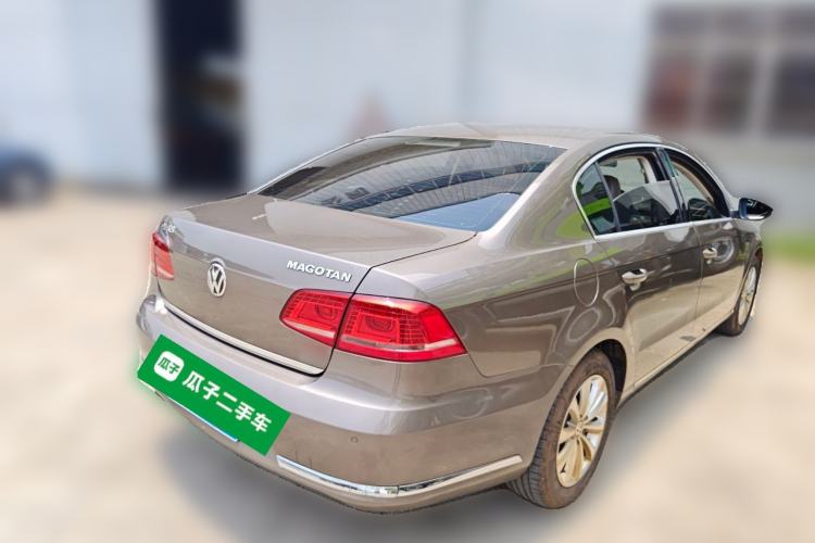 Used Volkswagen Magotan 2015 1.8TSI Luxury Model Rear Right 45 Deg
