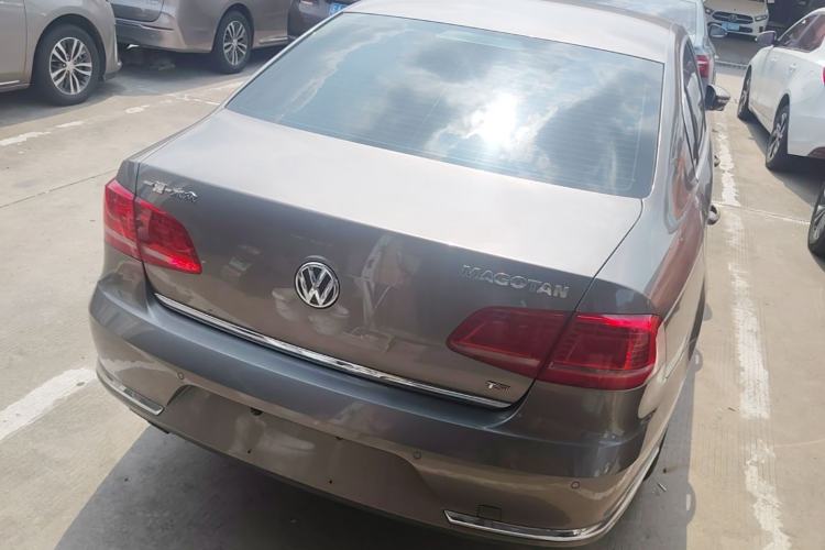 Used Volkswagen Magotan 2015 Facelift 1.8TSI Luxury Model Rear Right 45 Deg