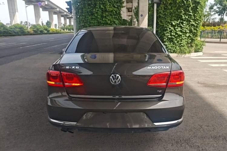 Used Volkswagen Magotan 2015 1.8TSI Advanced Model Rear