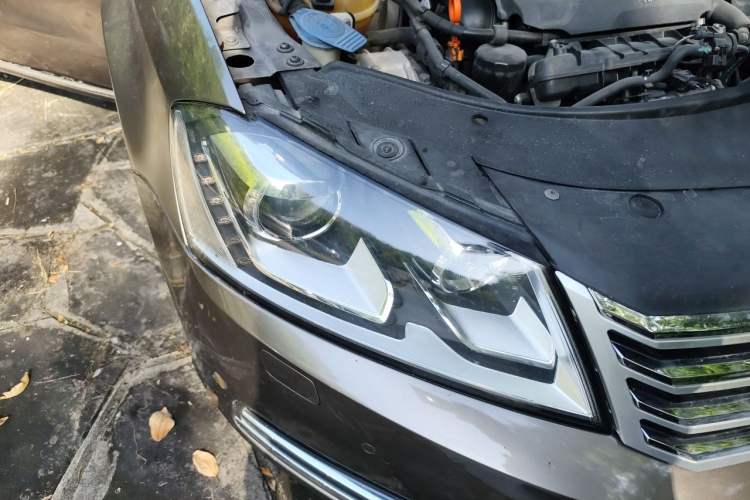 Used Volkswagen Magotan 2015 1.8TSI Luxury Model Right Front Headlight
