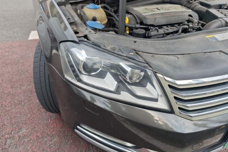 Used Volkswagen Magotan 2015 Facelift 1.8TSI Luxury Model Right Front Headlight