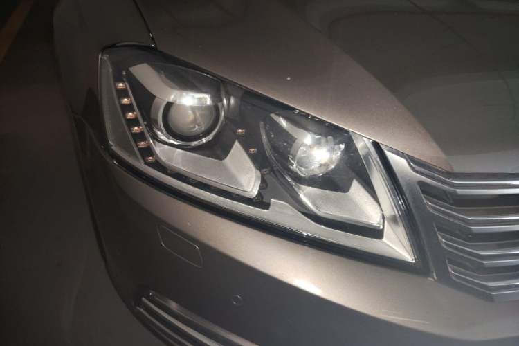 Used Volkswagen Magotan 2015 1.8TSI Luxury Model Right Front Headlight