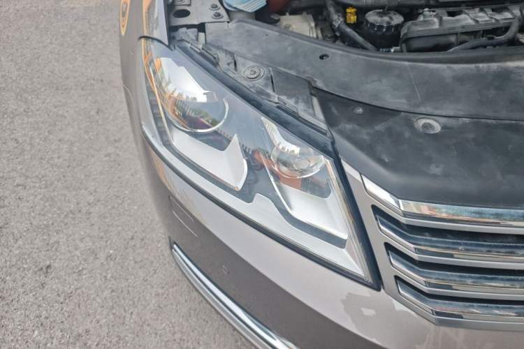 Used Volkswagen Magotan 2015 1.8TSI Luxury Model Right Front Headlight