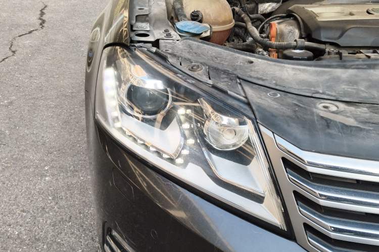 Used Volkswagen Magotan 2015 1.8TSI Luxury Model Right Front Headlight