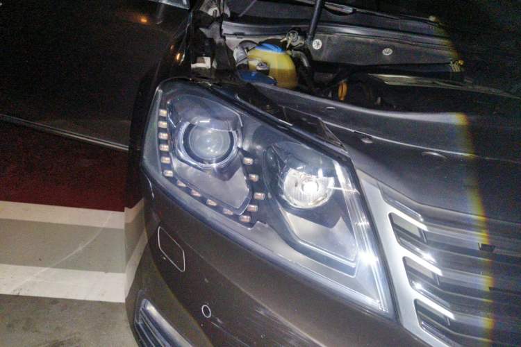 Used Volkswagen Magotan 2015 Facelift 1.8TSI Luxury Model Right Front Headlight
