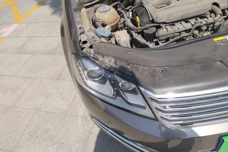 Used Volkswagen Magotan 2015 Revised Version 2.0 TSI Luxury Edition Right Front Headlight