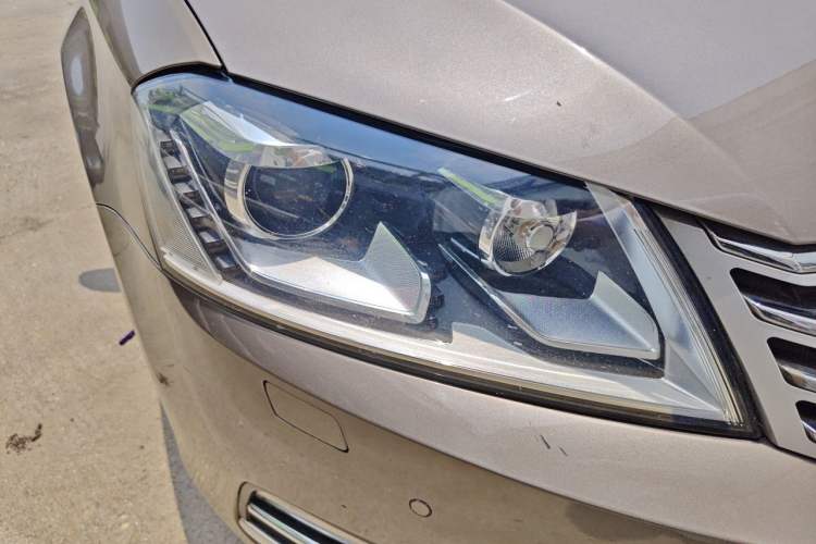 Used Volkswagen Magotan 2015 1.8TSI Luxury Model Right Front Headlight