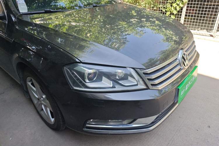 Used Volkswagen Magotan 2015 Revised 1.8TSI Prestige Version Right Front Headlight