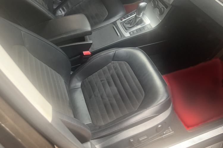Used Volkswagen Magotan 2015 Revised 1.8TSI Prestige Version Right Front Seat