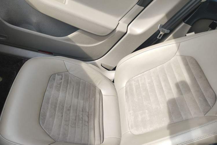 Used Volkswagen Magotan 2015 1.8TSI Luxury Model Right Front Seat