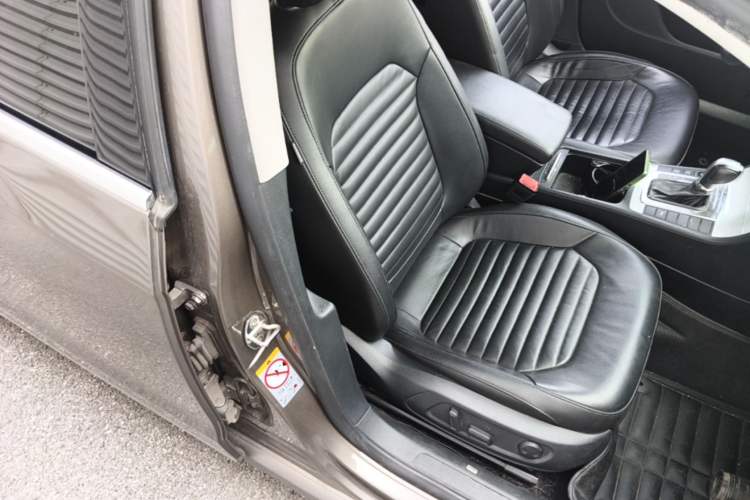 Used Volkswagen Magotan 2015 1.8TSI Advanced Model Right Front Seat
