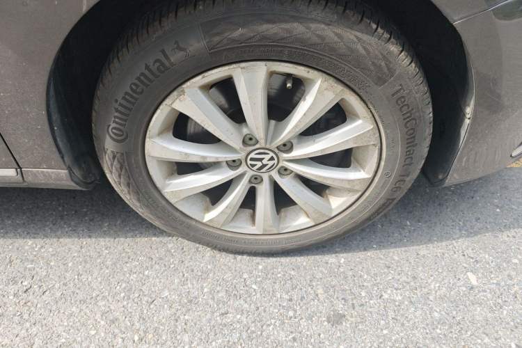 Used Volkswagen Magotan 2015 Facelift 1.8TSI Luxury Model Right Front Wheel Hub