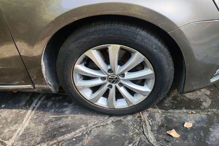 Used Volkswagen Magotan 2015 1.8TSI Luxury Model Right Front Wheel Hub