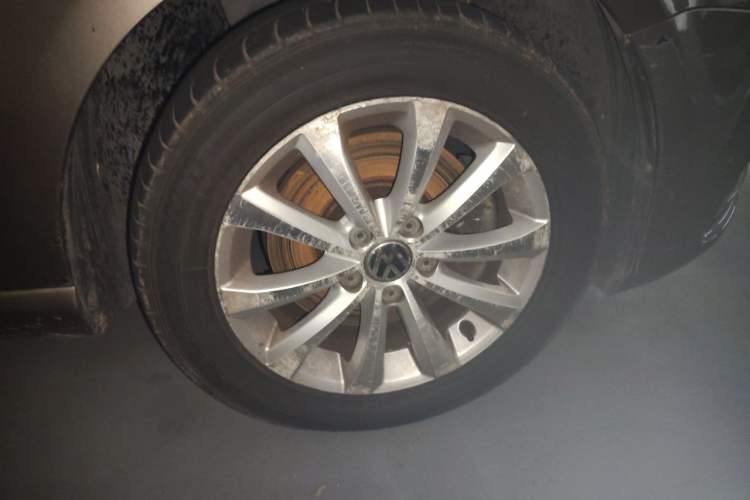 Used Volkswagen Magotan 2015 1.8TSI Luxury Model Right Front Wheel Hub
