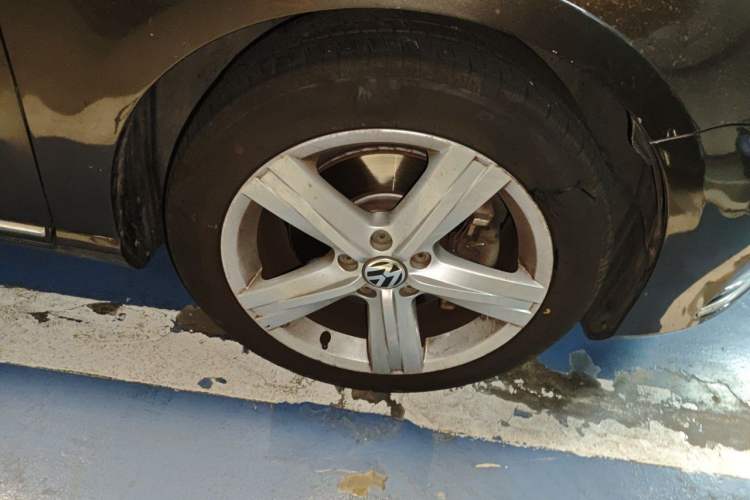 Used Volkswagen Magotan 2015 1.8TSI Prestige Model Right Front Wheel Hub