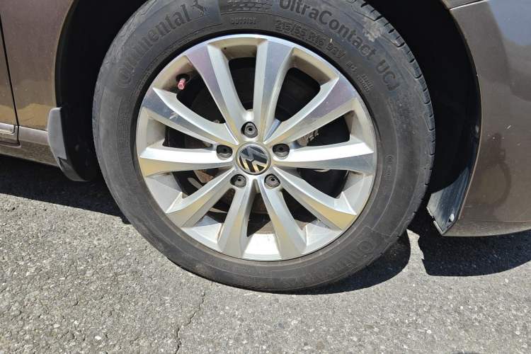 Used Volkswagen Magotan 2015 1.8TSI Advanced Model Right Front Wheel Hub