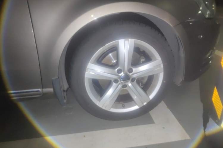 Used Volkswagen Magotan 2015 1.8TSI Prestige Model Right Front Wheel Hub