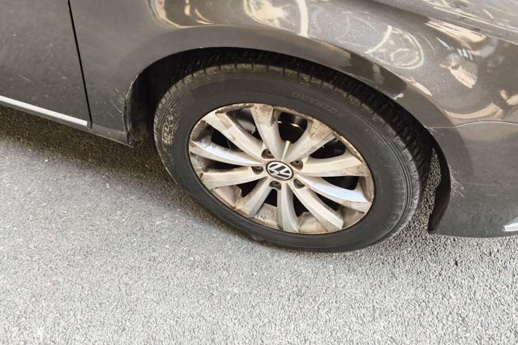 Used Volkswagen Magotan 2015 1.8TSI Luxury Model Right Front Wheel Hub