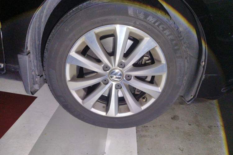 Used Volkswagen Magotan 2015 Facelift 1.8TSI Luxury Model Right Front Wheel Hub