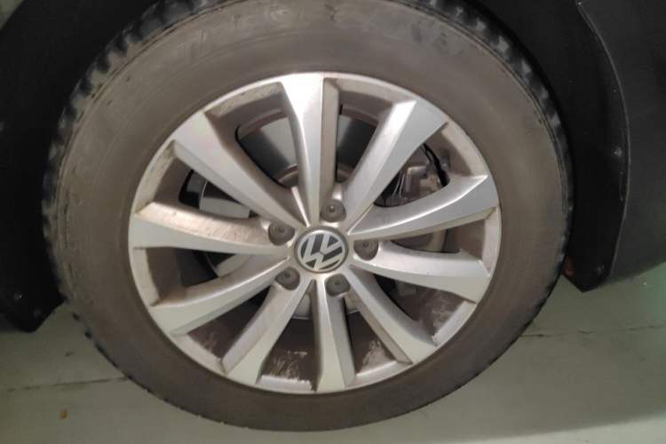 Used Volkswagen Magotan 2015 1.8TSI Advanced Model Right Front Wheel Hub