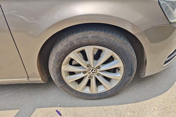 Used Volkswagen Magotan 2015 1.8TSI Luxury Model Right Front Wheel Hub
