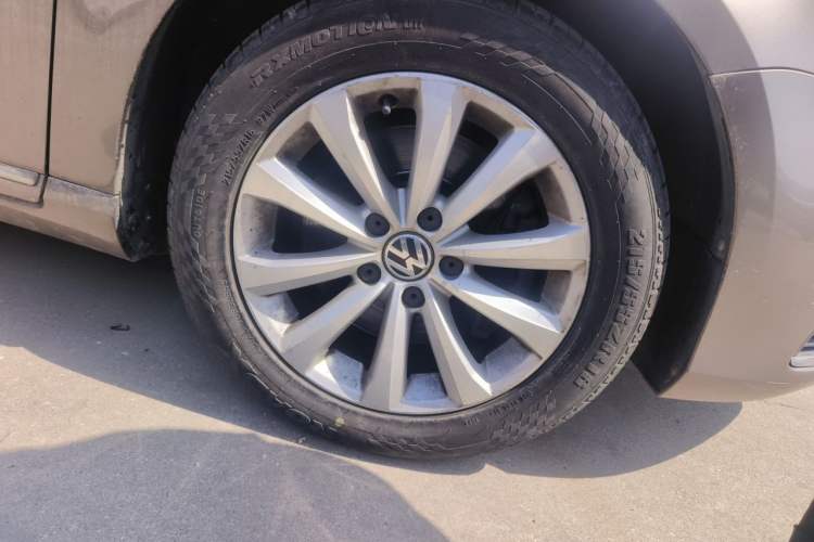 Used Volkswagen Magotan 2015 1.8TSI Advanced Model Right Front Wheel Hub