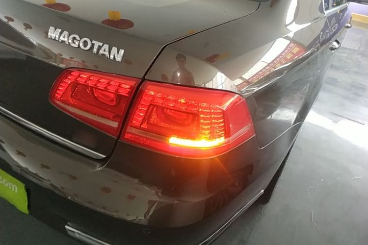 Used Volkswagen Magotan 2015 2.0 TSI Prestige Model Right Rear Taillight