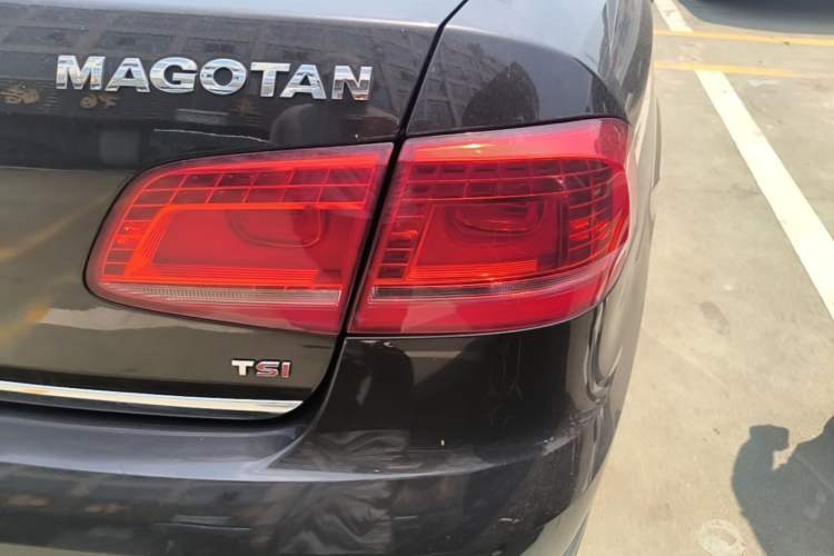 Used Volkswagen Magotan 2015 1.8TSI Advanced Model Right Rear Taillight