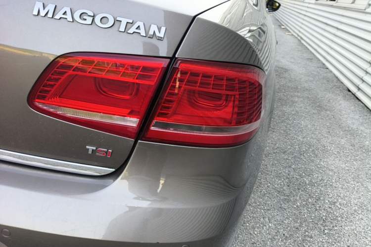 Used Volkswagen Magotan 2015 1.8TSI Advanced Model Right Rear Taillight
