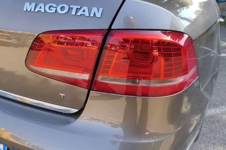 Used Volkswagen Magotan 2015 1.8TSI Luxury Model Right Rear Taillight