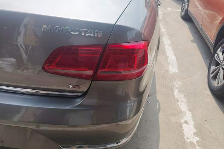 Used Volkswagen Magotan 2015 Facelift 1.8TSI Luxury Model Right Rear Taillight