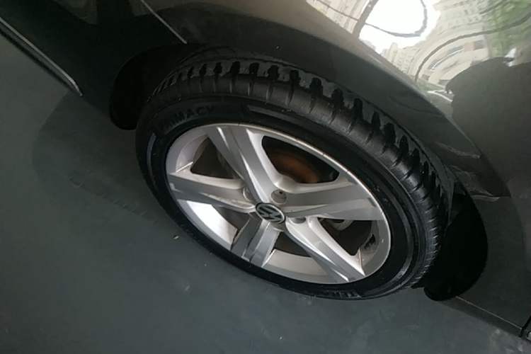 Used Volkswagen Magotan 2015 2.0 TSI Prestige Model Right Rear Wheel Hub