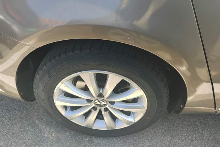 Used Volkswagen Magotan 2015 Facelift 1.8TSI Luxury Model Right Rear Wheel Hub