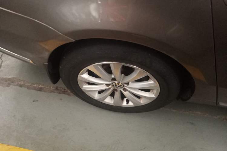 Used Volkswagen Magotan 2015 1.8TSI Luxury Model Right Rear Wheel Hub