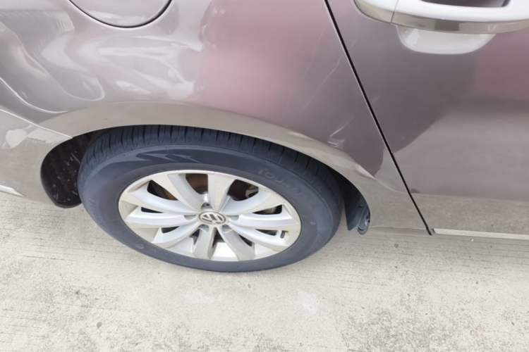 Used Volkswagen Magotan 2015 Facelift 1.8TSI Luxury Model Right Rear Wheel Hub