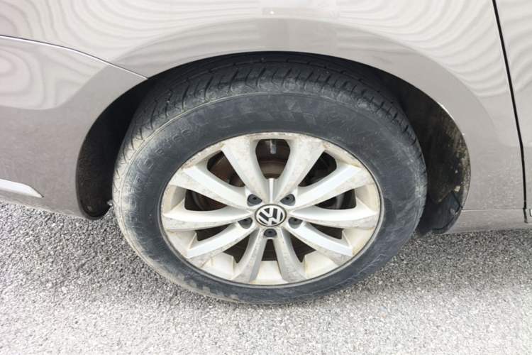 Used Volkswagen Magotan 2015 1.8TSI Advanced Model Right Rear Wheel Hub