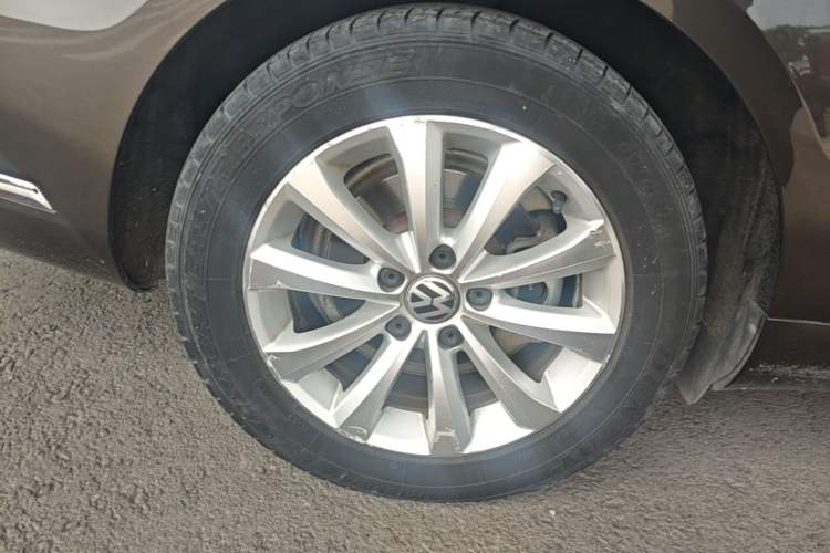 Used Volkswagen Magotan 2015 1.8TSI Advanced Model Right Rear Wheel Hub
