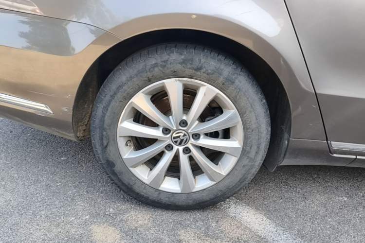Used Volkswagen Magotan 2015 1.8TSI Luxury Model Right Rear Wheel Hub