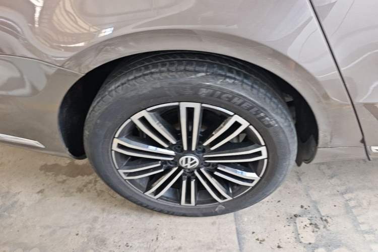 Used Volkswagen Magotan 2015 Facelift 1.8TSI Luxury Model Right Rear Wheel Hub