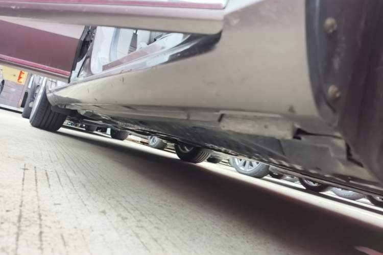 Used Volkswagen Magotan 2015 Facelift 1.8TSI Luxury Model Right Side Sill