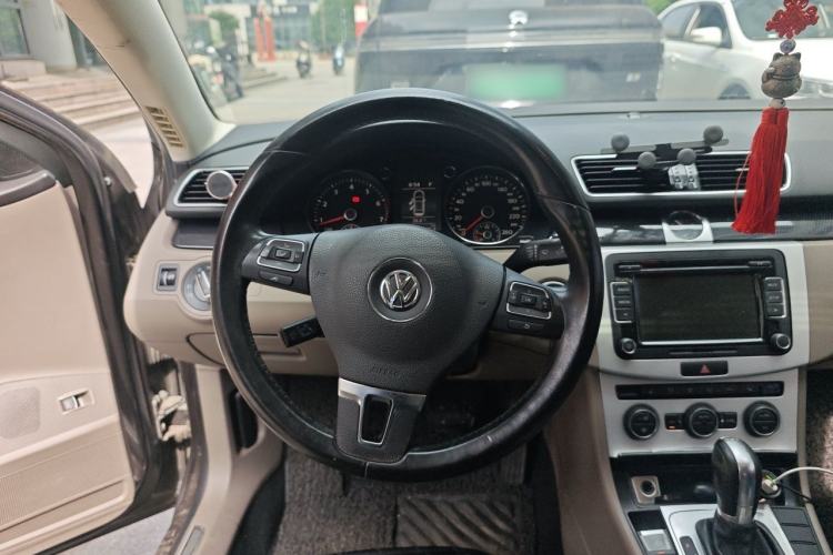 Used Volkswagen Magotan 2015 Facelift 1.8TSI Luxury Model Steering Wheel