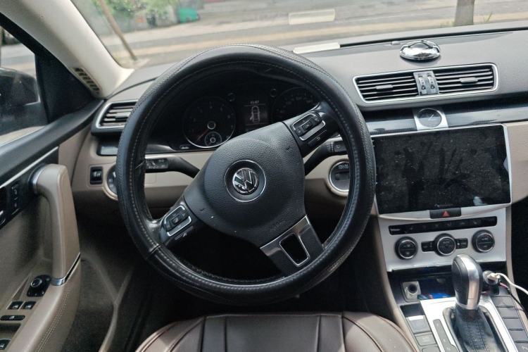 Used Volkswagen Magotan 2015 Facelift 1.8TSI Luxury Model Steering Wheel