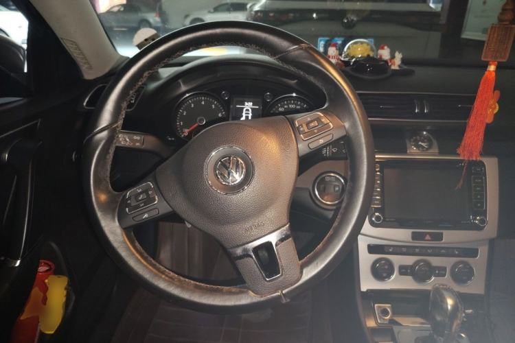 Used Volkswagen Magotan 2015 1.8TSI Luxury Model Steering Wheel