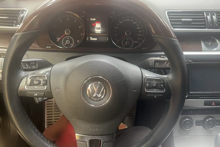 Used Volkswagen Magotan 2015 Revised 1.8TSI Prestige Version Steering Wheel