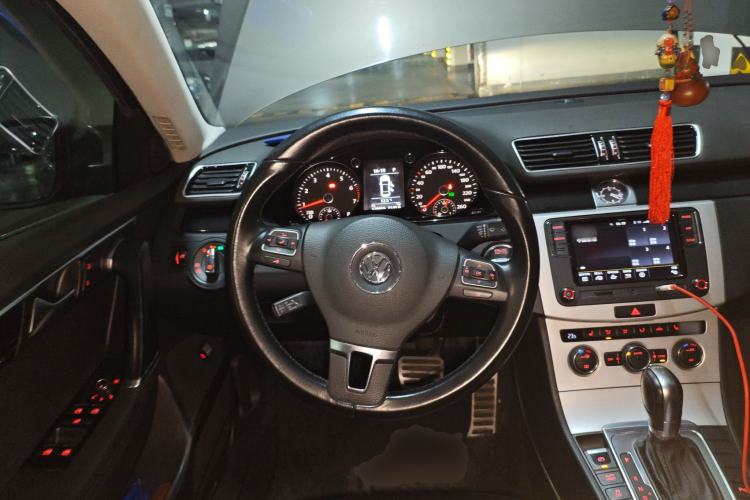 Used Volkswagen Magotan 2015 Revised Version 2.0 TSI Luxury Edition Steering Wheel