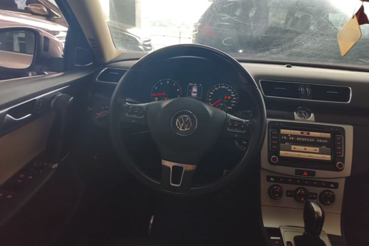Used Volkswagen Magotan 2015 2.0 TSI Flagship Model Steering Wheel