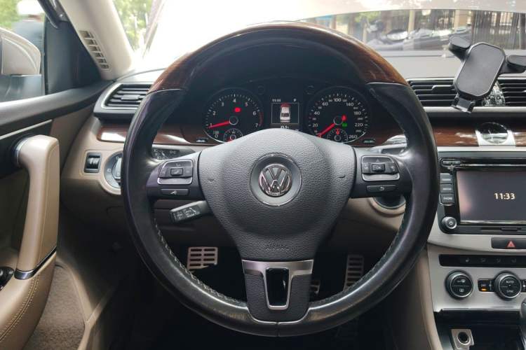 Used Volkswagen Magotan 2015 Revised Version 2.0 TSI Prestige Edition Steering Wheel