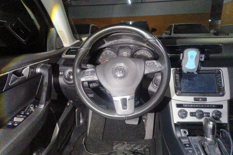 Used Volkswagen Magotan 2015 Facelift 1.8TSI Luxury Model Steering Wheel