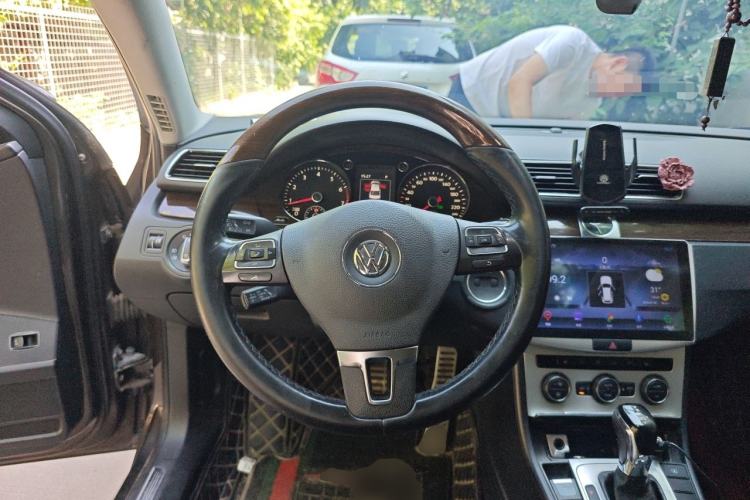 Used Volkswagen Magotan 2015 Revised 1.8TSI Prestige Version Steering Wheel